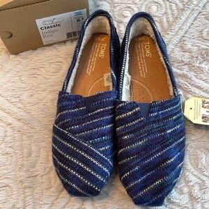 NWT Blue knit Classic Toms